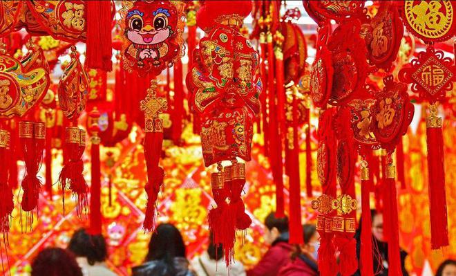 掉”过年不能穿哪4种鞋？很多人不知道千亿球友会首页“过年不穿4鞋穿了快换(图2)