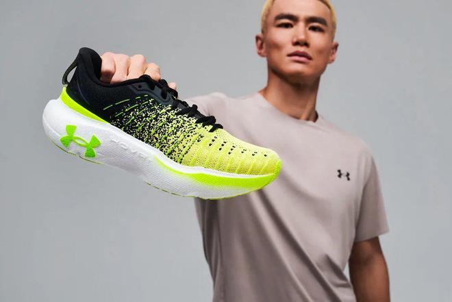 代「厚底跑鞋」登场！看着就爽！千亿球友会平台登录UA 新一(图5)