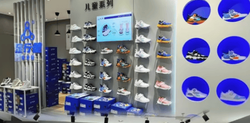 素：让行走也成为一种时尚表达千亿球友会首页足行健的时尚元